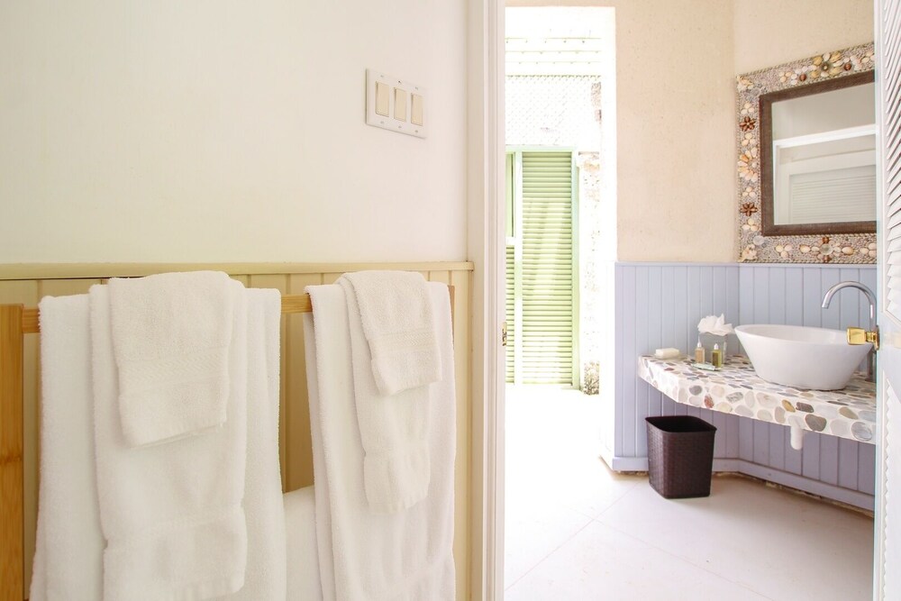 Tiny Home Retreat Near Beach- Marsh Mellow Cottage by BSL Rentals