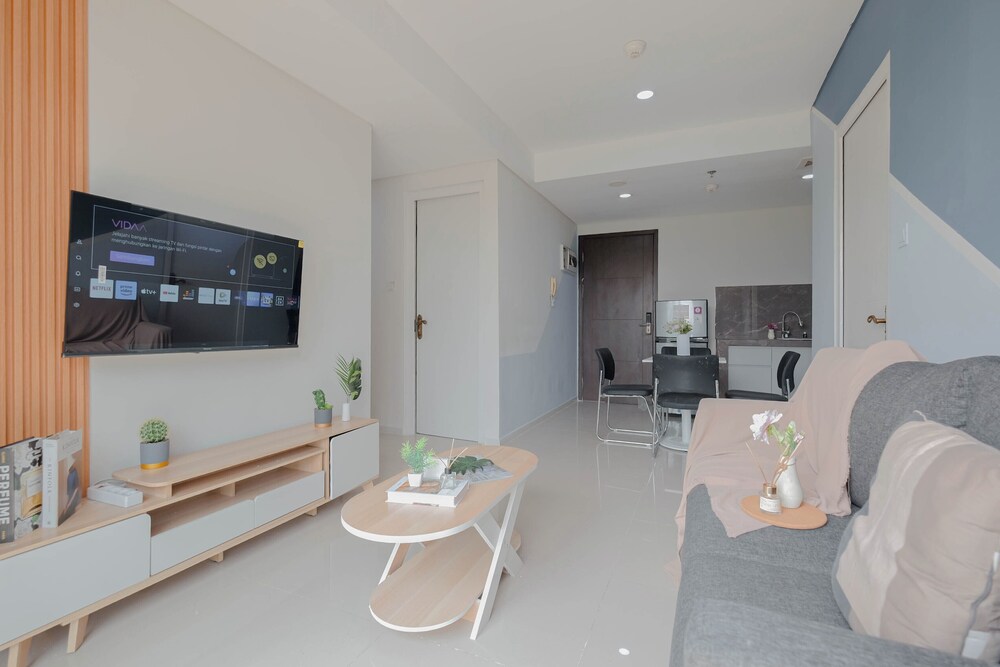 Spacious 3Br At Daan Mogot City Apartment