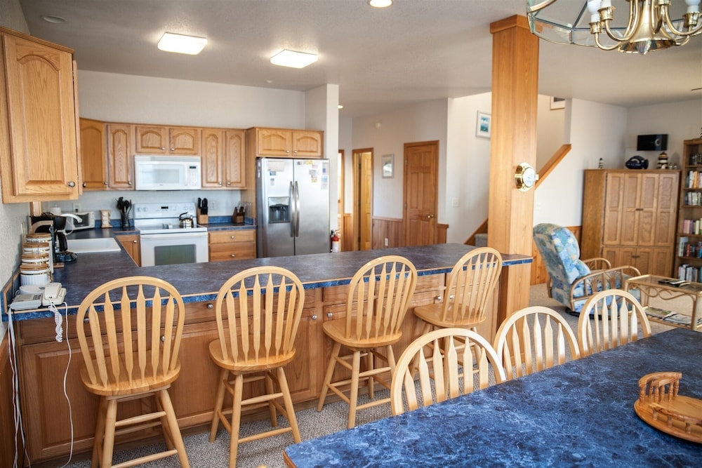 Skate Away 3 Bedroom Cottage by RedAwning