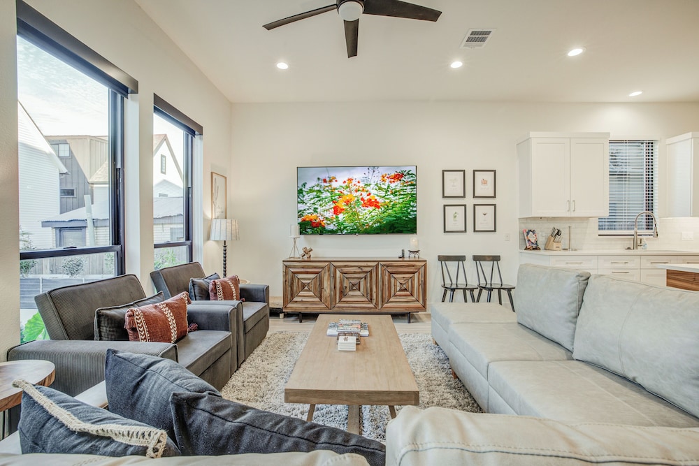New Build, Private Pool, Near Pearl/riverwalk