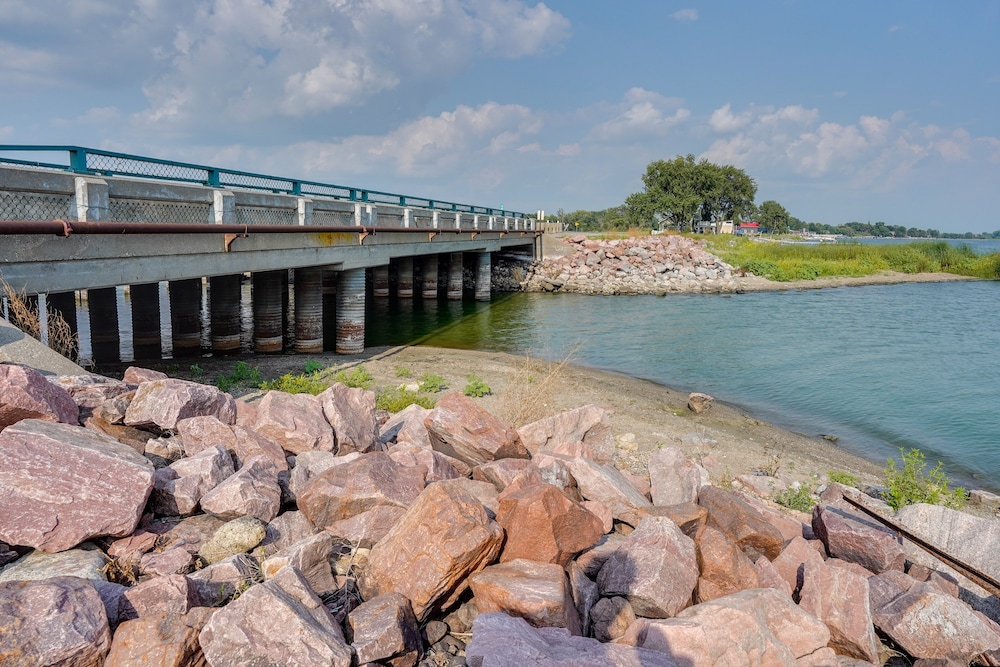 Waterfront Lake Poinsett Retreat w/ Fire Pit! - Property Image 3