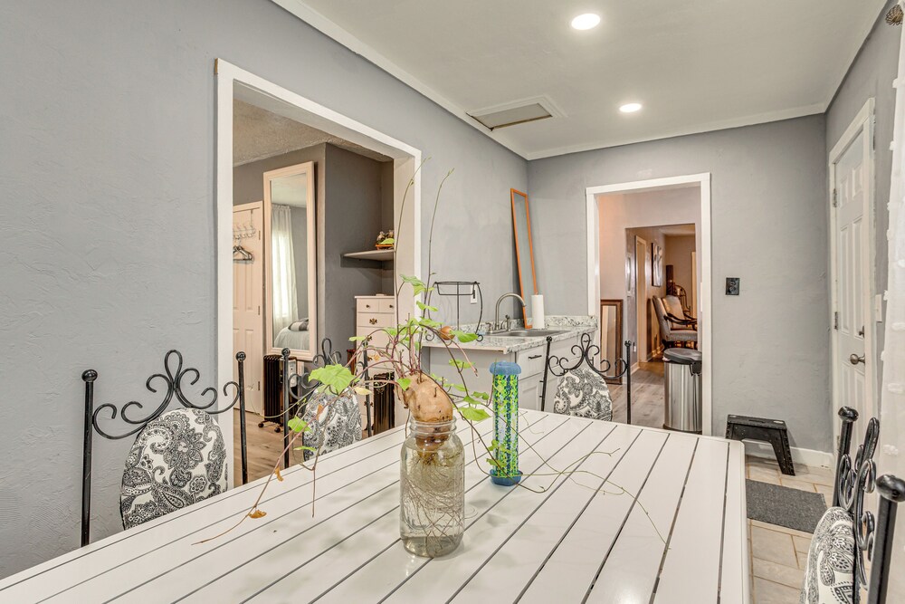 3 Mi to Dtwn Okc: Inviting Home w/ Yard!