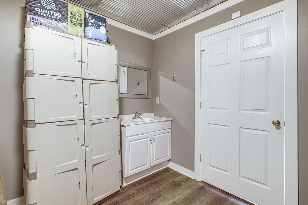 Expansive Wheatley Home ~ 65 Mi to Memphis! view 2