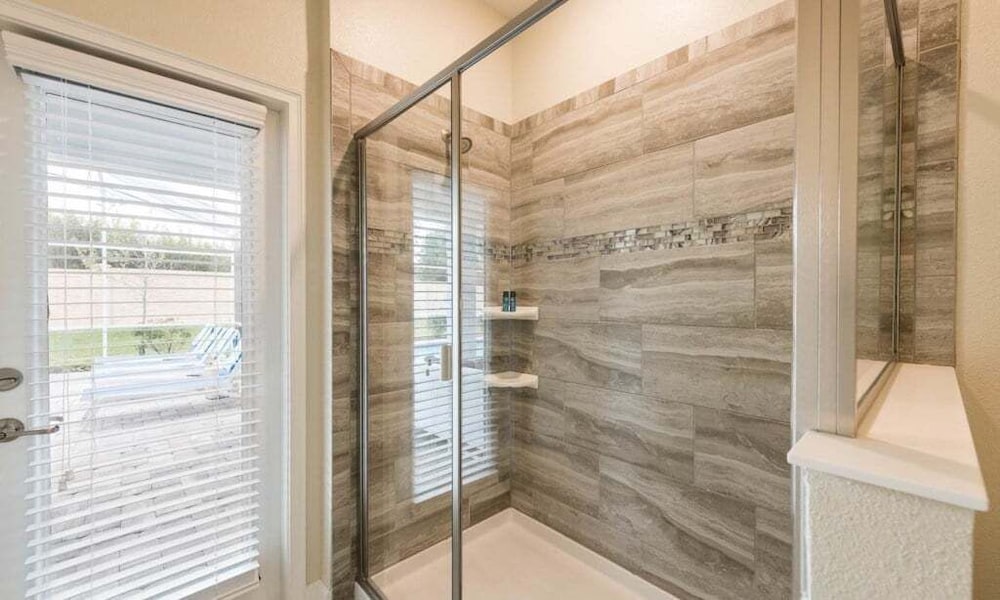 Spacious 5 Bed Pool Home With Game Room 5 Bedroom Home