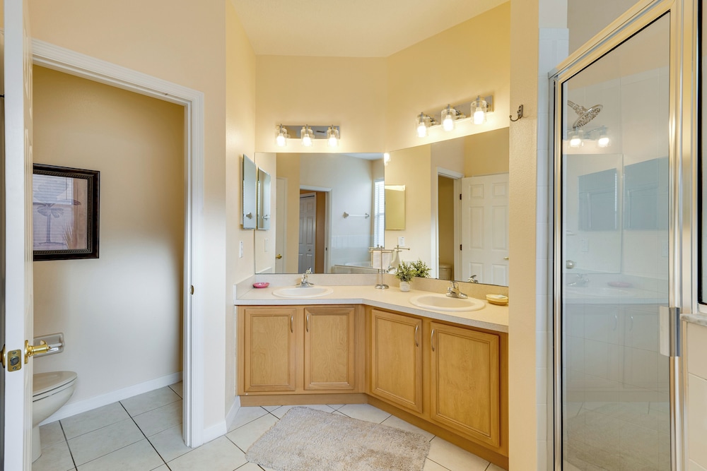 Lake Access & Lanai: Haines City Family Home!