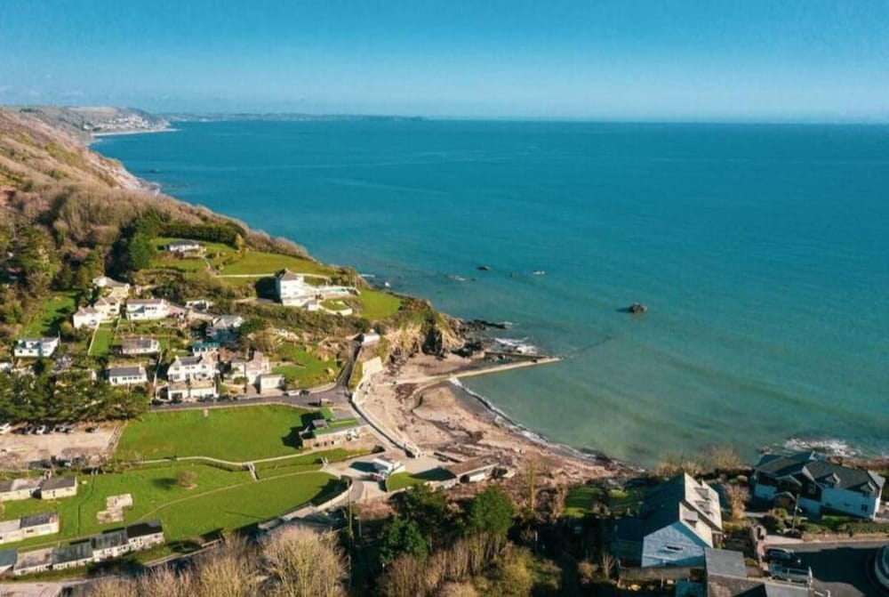Sea View - 1min to Beach - Dog Friendly - 4 Guests