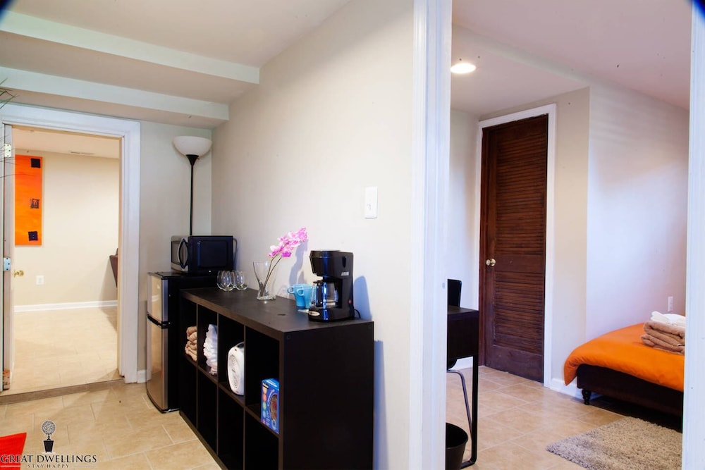 1BR Oasis Near Takoma Metro Minutes to Capital photo 5