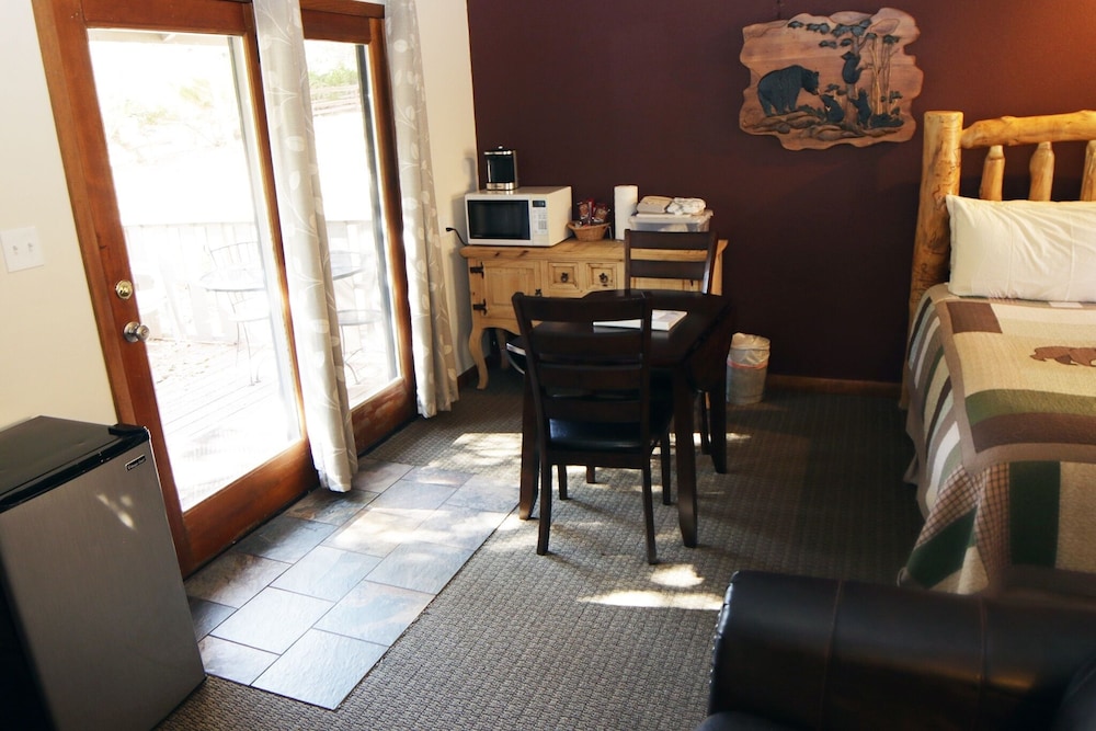 Sunnyside Knoll: 12 1 Bedroom Apts - Property Image 4