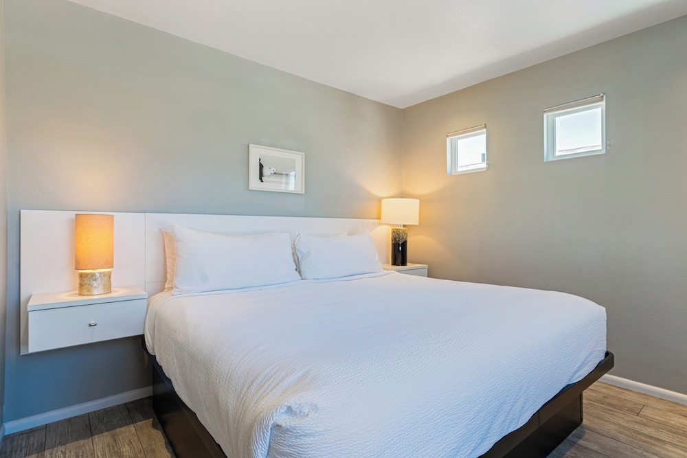 The Cayucan Bungalows by AvantStay Pet-Friendly Getaway Steps from Cayucos State Beach