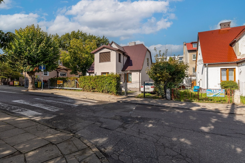Dąbrówki Apartment by Renters