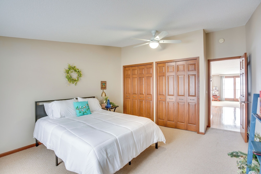 Spacious Lakefront Home w/ Spectacular Views!