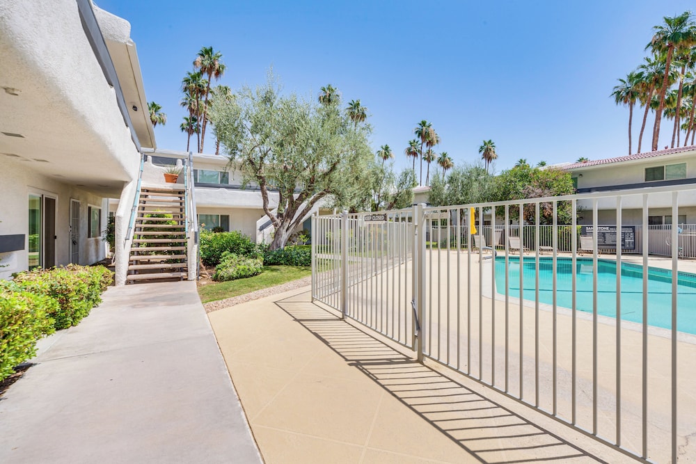 2 Mi to Downtown: Gated Condo in Palm Springs