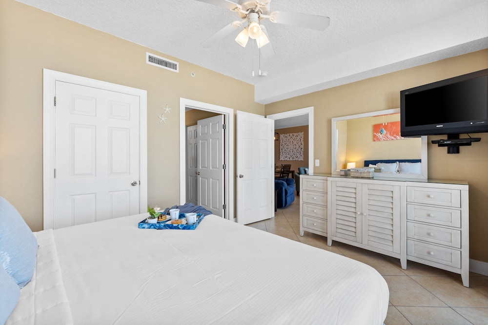 Twin Palms by Book That Condo