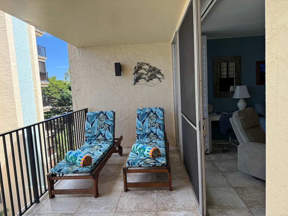 Whale Watching From Your Lanai - Tropical Oceanfront 2-2 in West Maui