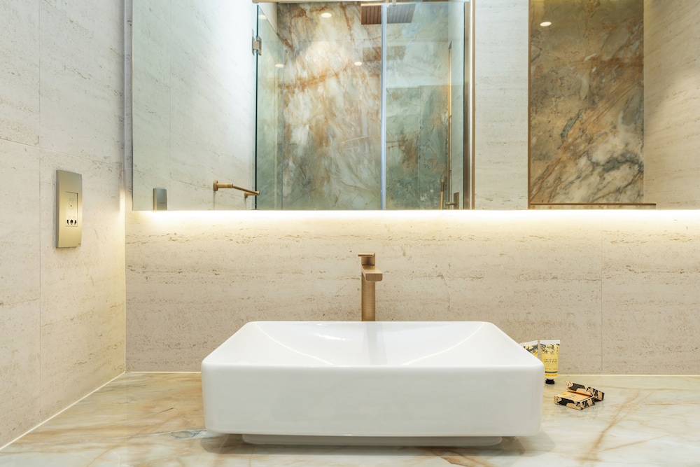 PVH - Sleek 1BR - Pearl House 1