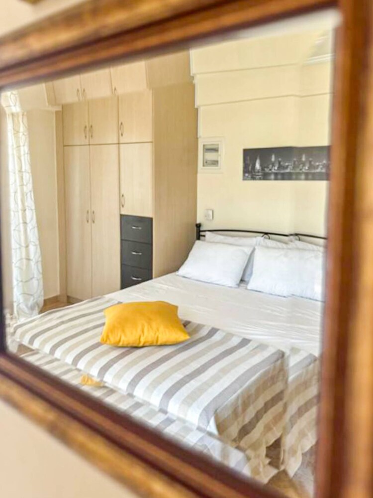 Filiatra Cozy Cental Retreats With Balconies