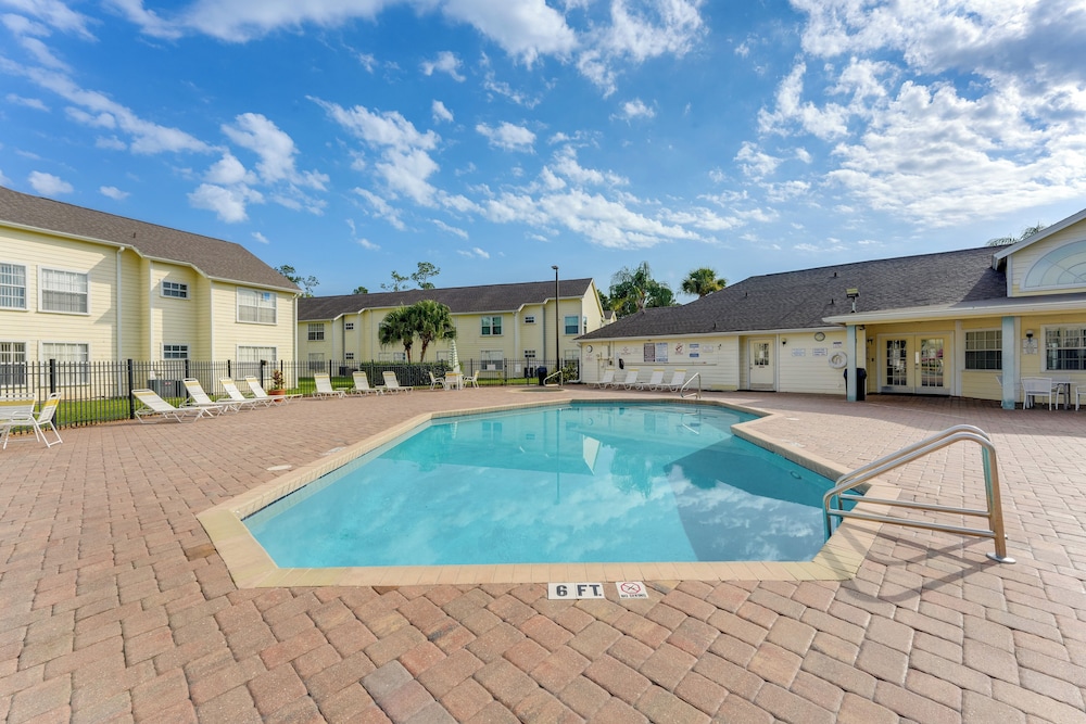 8 Mi to Disney: Resort-style Condo w/ Pool Access