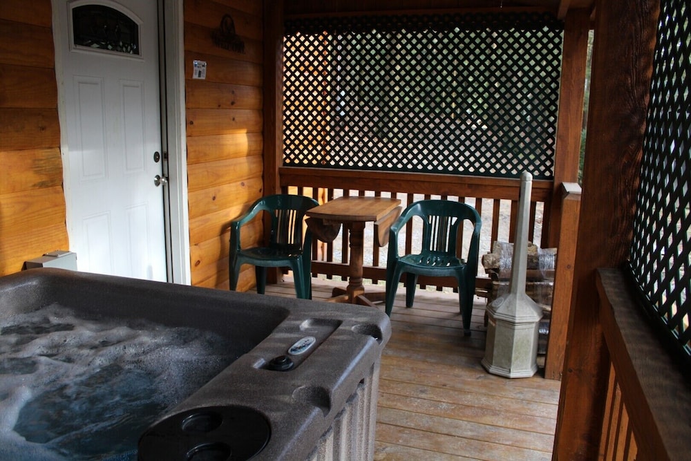 Hominy Ridge Cabins and Gift Shop