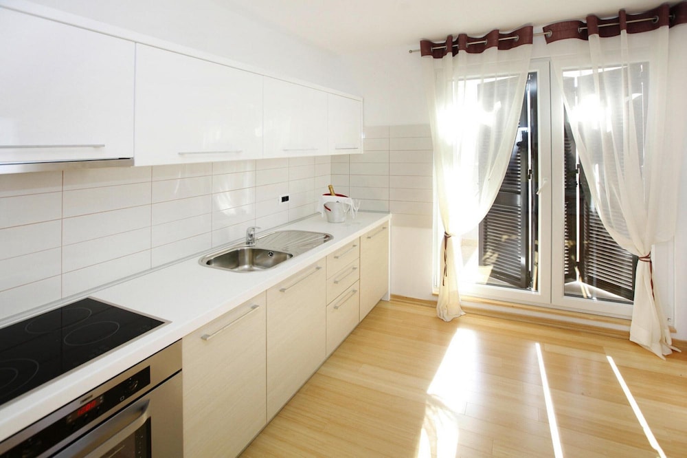 Apartments in Villas Punta Skala With Beachpool