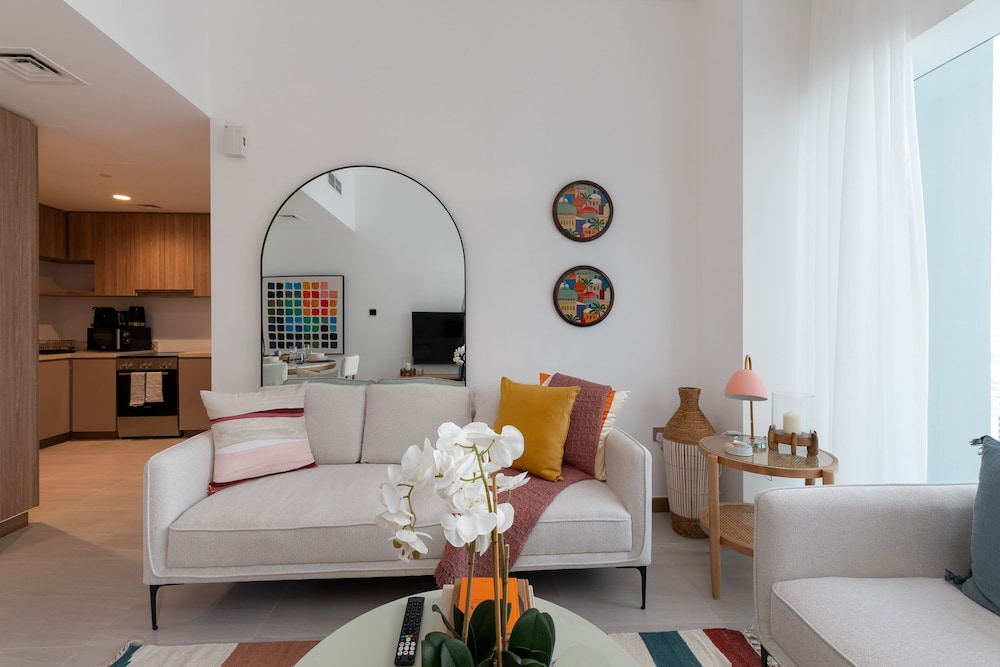 Vibrant 2BR Miami Vibes at Business Bay