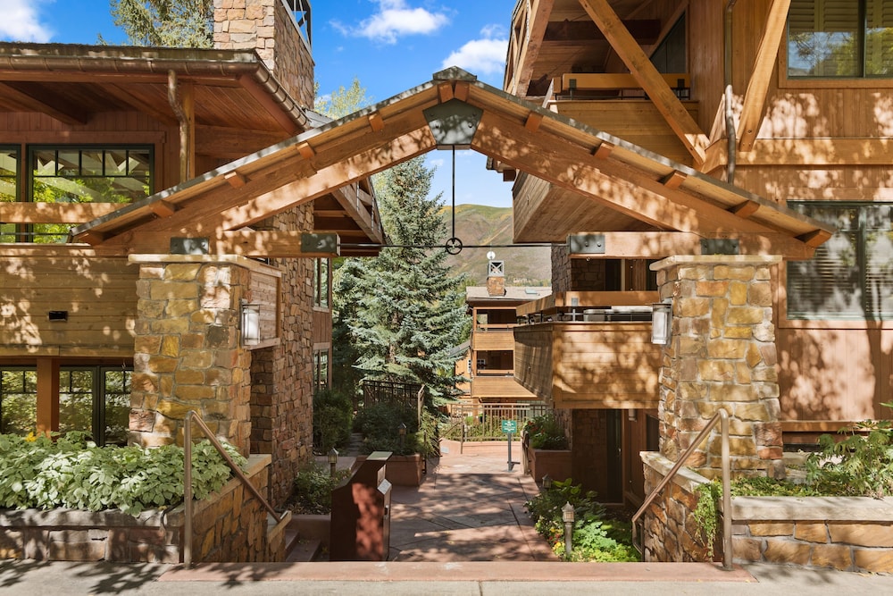 Aspen Condo w/ Pool, Hot Tub & 2 Blocks to Gondola - FH4 by RedAwning