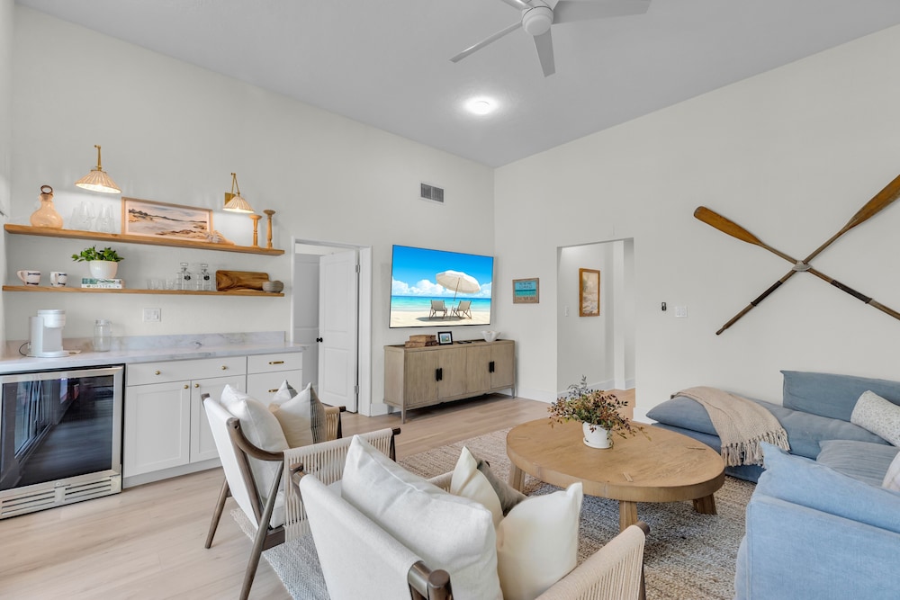 New Listing! Reel Joy Waterfront Luxe With Pool And Private Dock 4 Bedroom Home