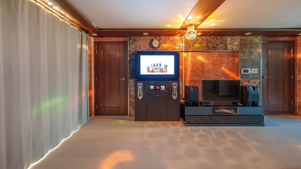 Goseong Beach Jin Spa Pension