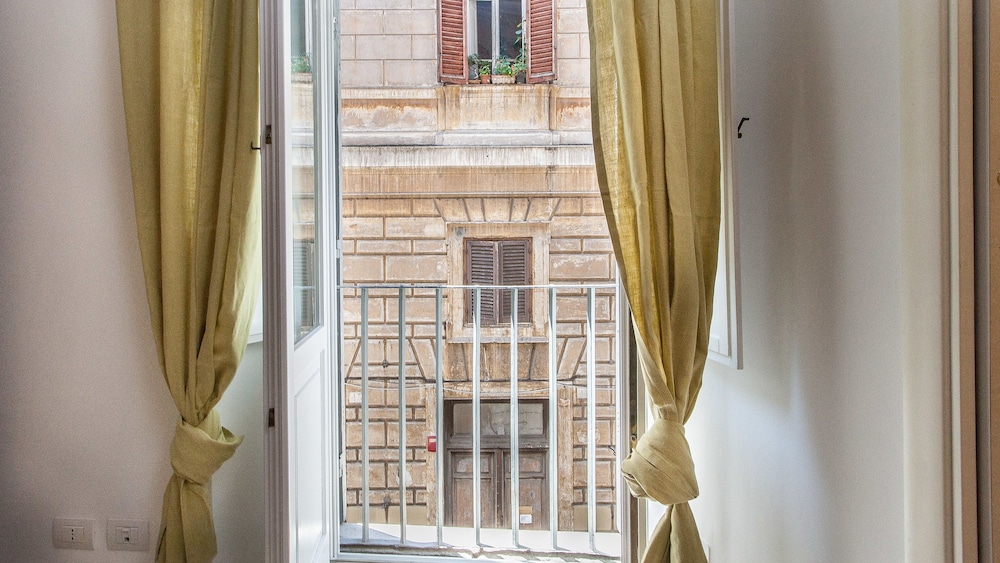 Rental in Rome Arenula Studio