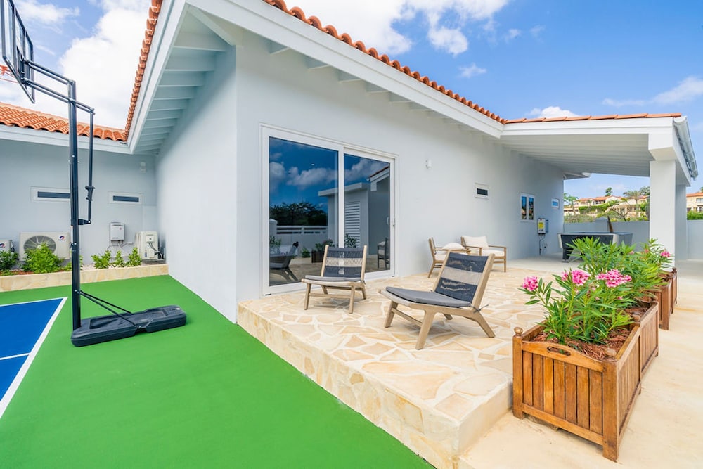The Court Villa - 8 Bed 8 5 Bath