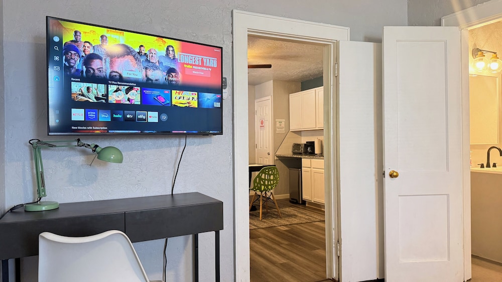Budget-friendly Studio in OKC Private Entry 20-3