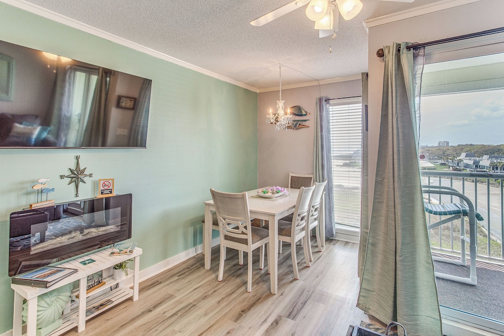 Steps to Beach: Myrtle Beach Condo w/ Resort Perks