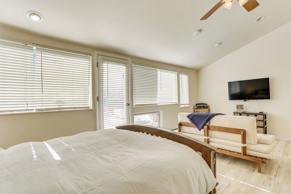 4 Mi to Vail Ski Resort: Cozy Getaway w/ Deck!