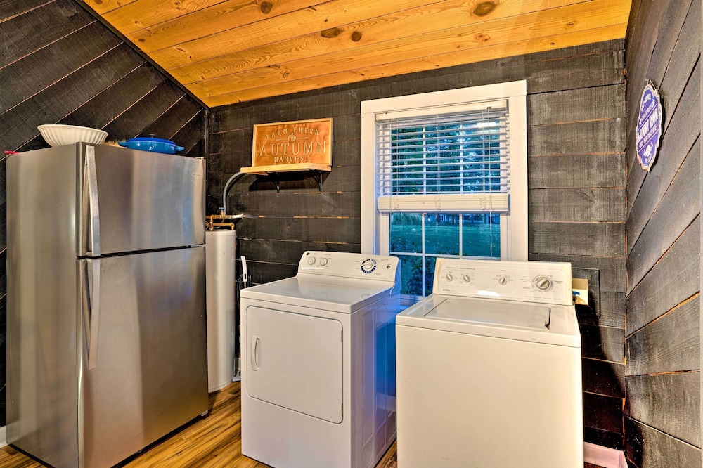 Country-chic Studio w/ Pool  Stable Access! - Property Image 10