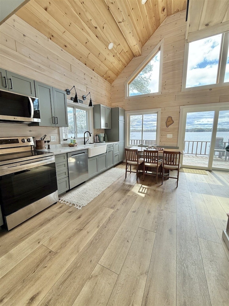 Thomas Pond Cottage Limit 8 3 Bedroom Cottage