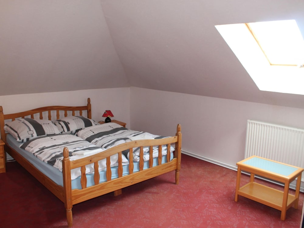 Spacious Apartment in Boddin With Garden