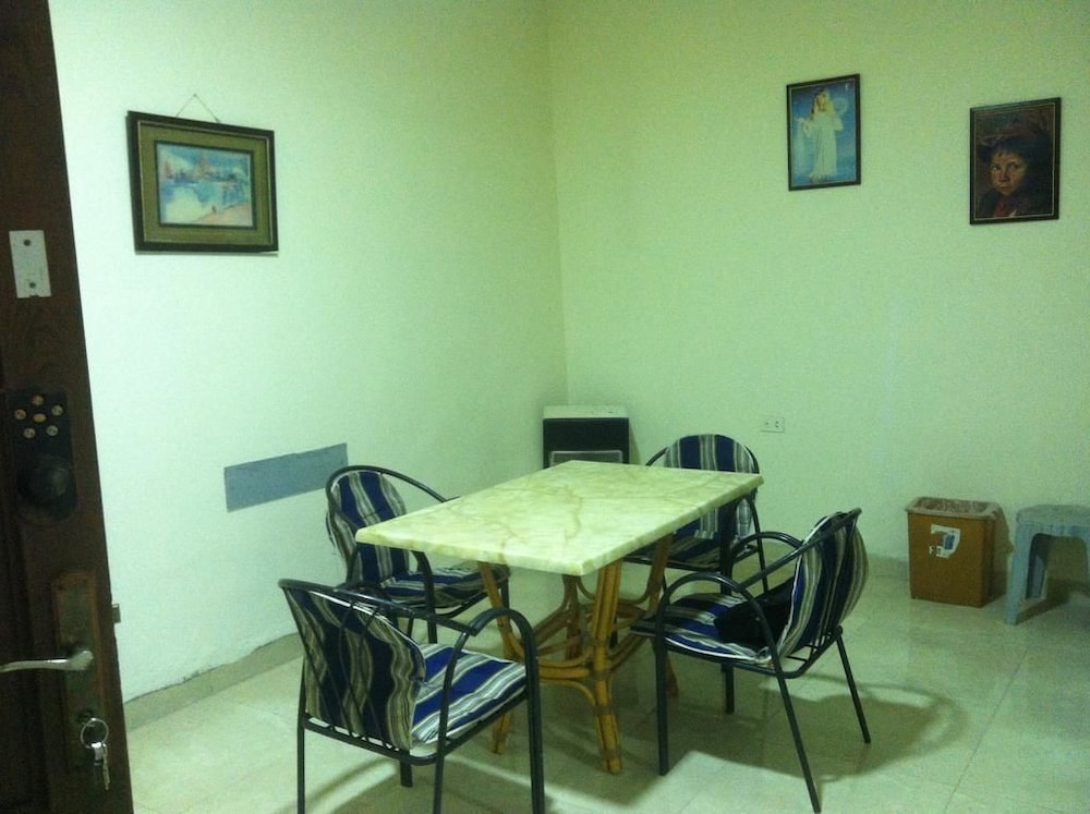 Mutaz Apartment