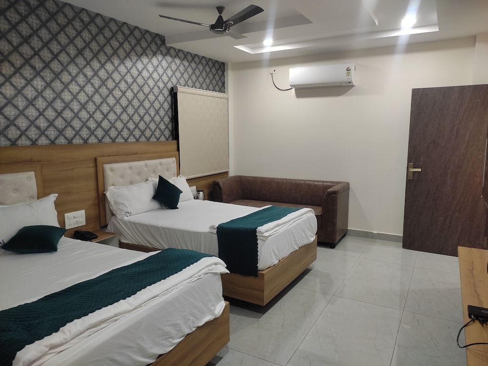 Hotel NVR Grand