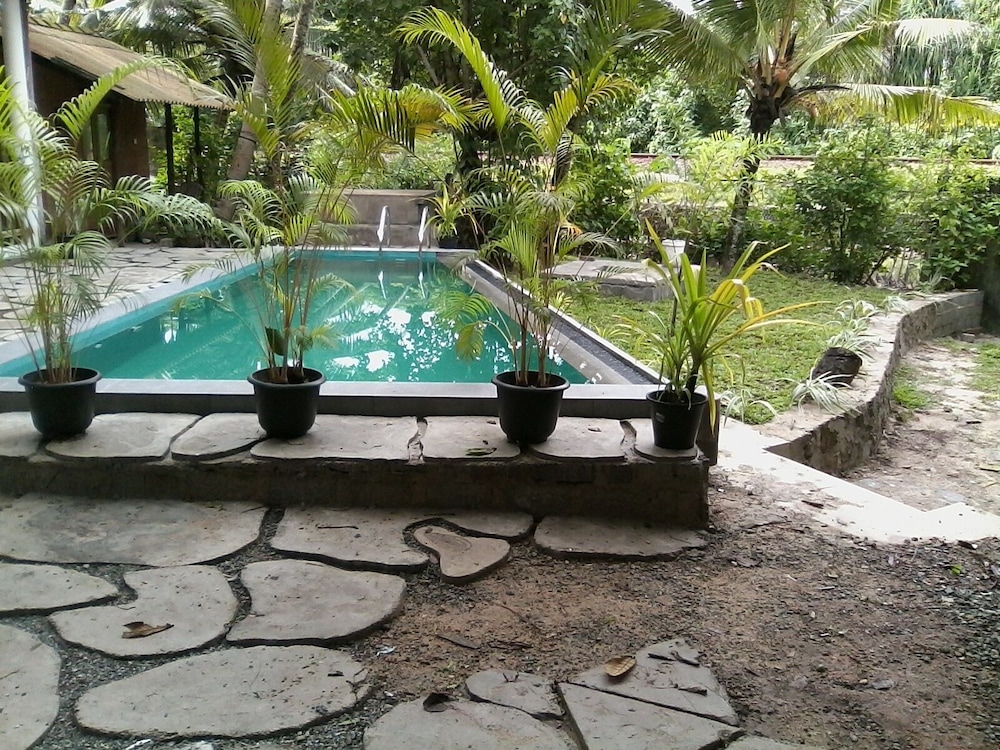 Asanka Surf House