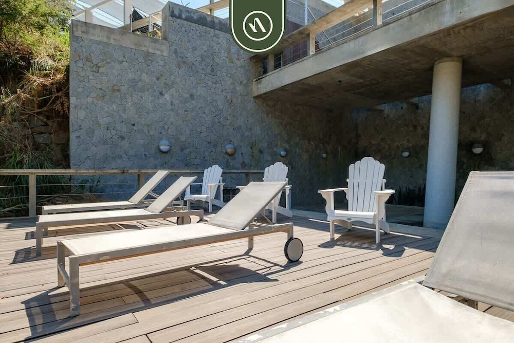 Amazing 3 BR Penthouse With Beachclub