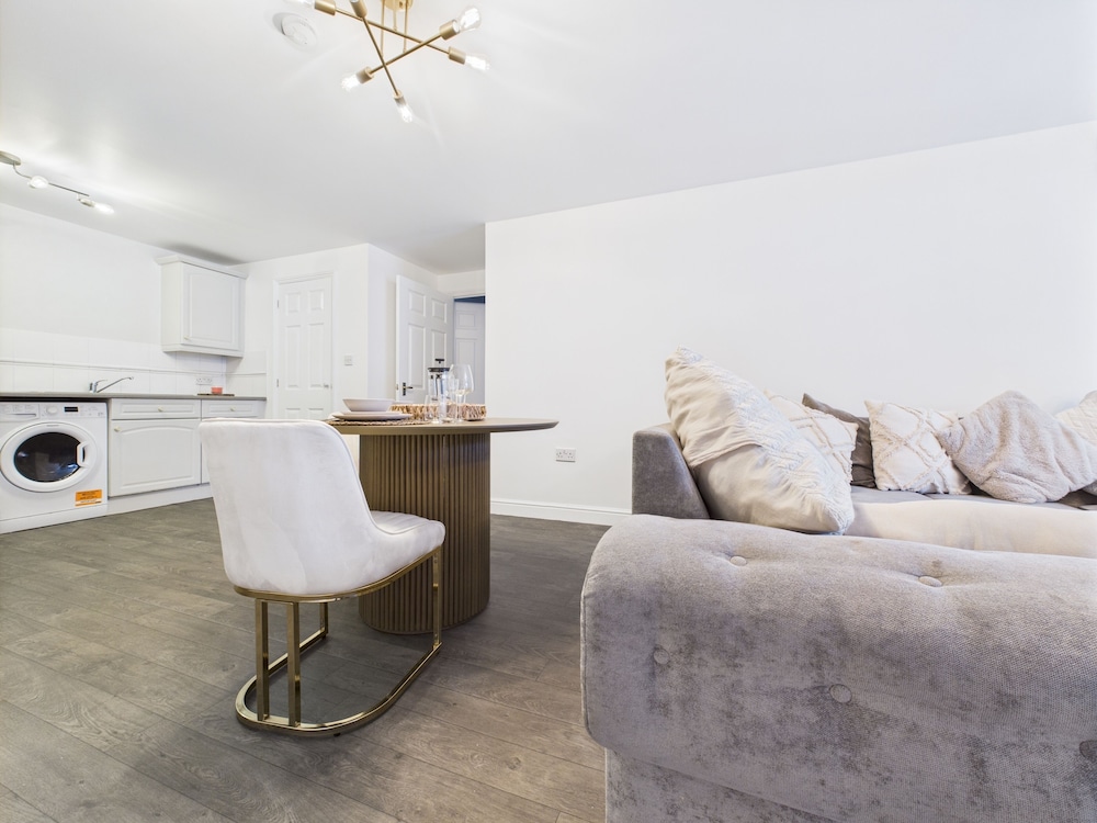 Modern Chaffordhundred Apartment Long Stay Sleeps2