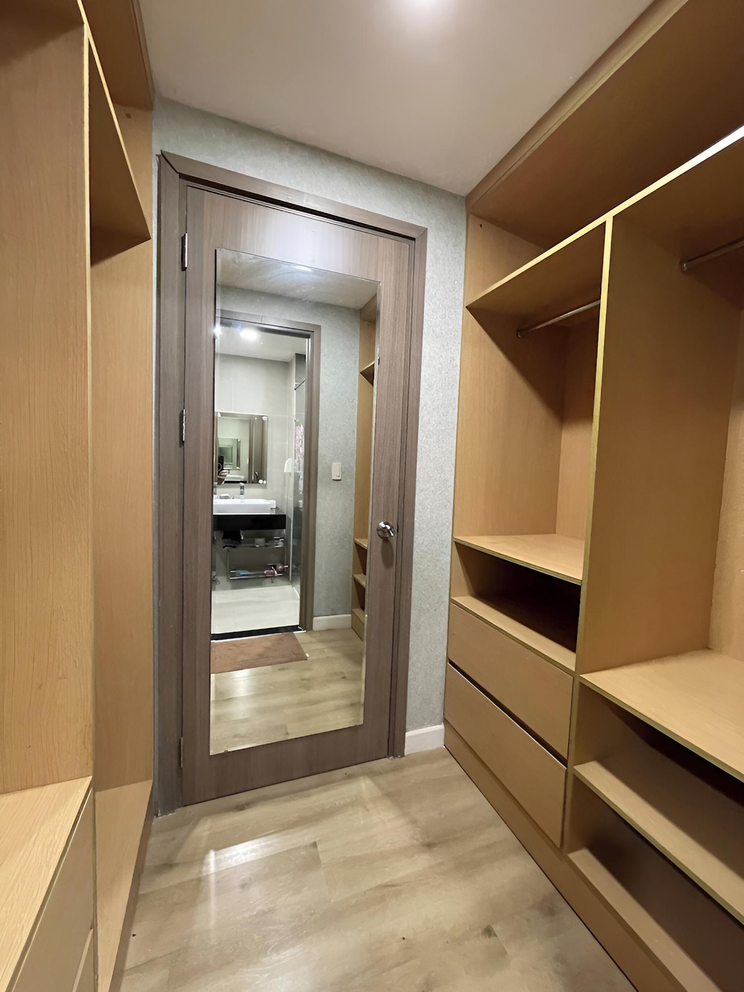 3 Bed Rooms Near Center