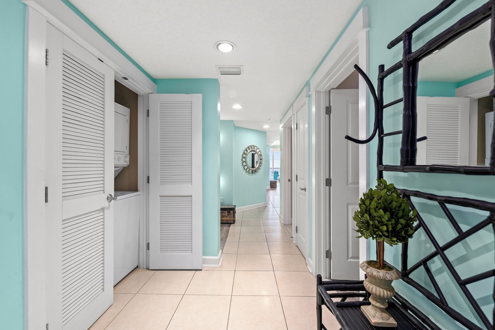 20th Floor Condo! Sleeps 8! Gulf Front Master Suite w/ Beautiful Gulf Views!