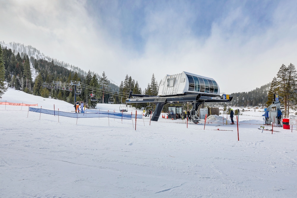 Lake Tahoe Vacations - Breathtaking Olympic Valley Gem: Walk to Chairlift - Property Image 5
