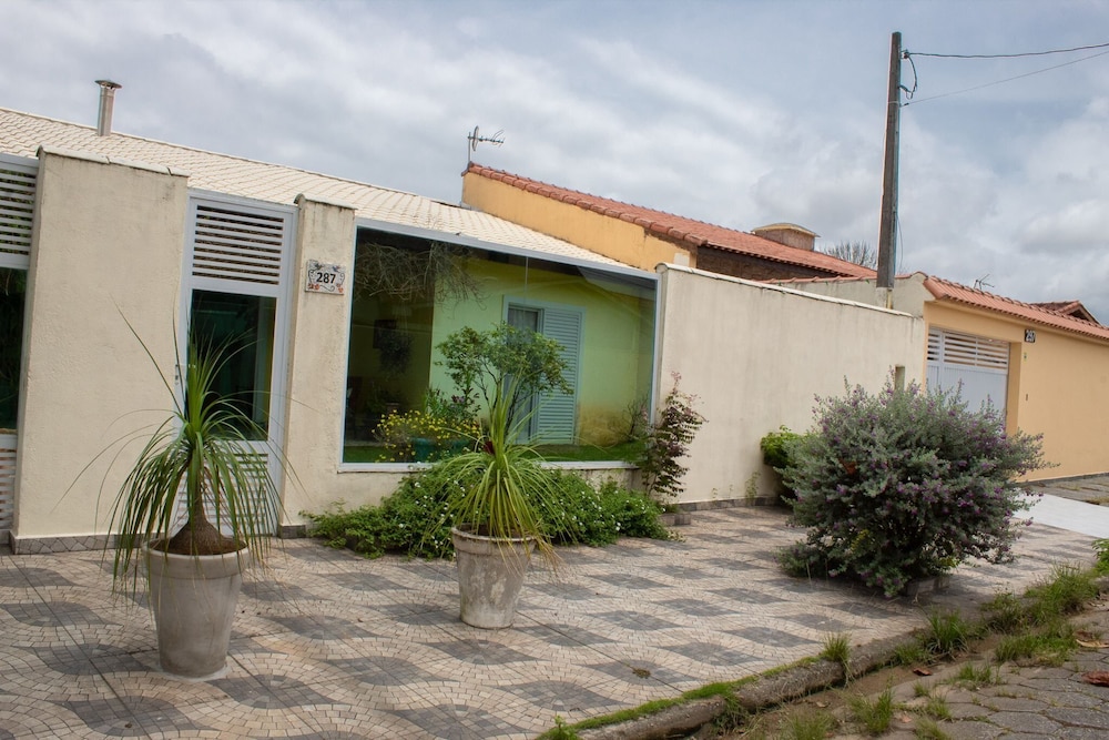 P004 Casa c 3 Dorm. Apenas 150m da Praia