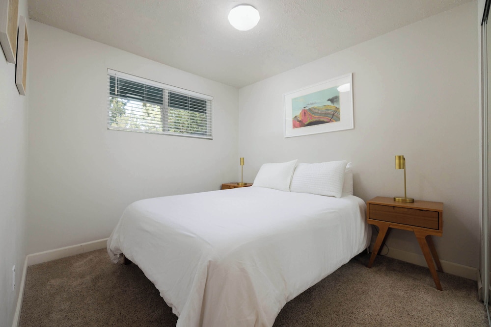 10min to Downtown Bend Chic 2bdr