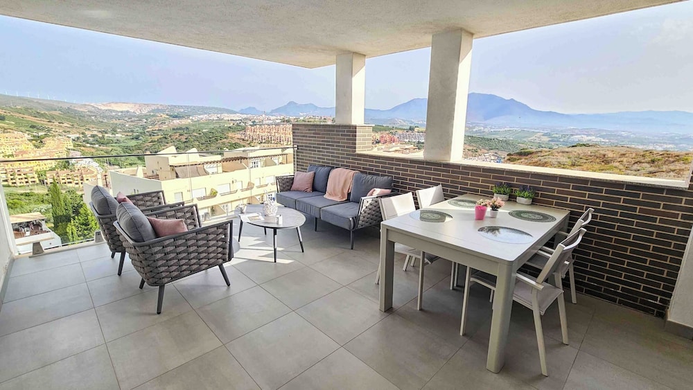Luxury Apartment - Sea, Mountain, Golf - La Duquesa Manilva