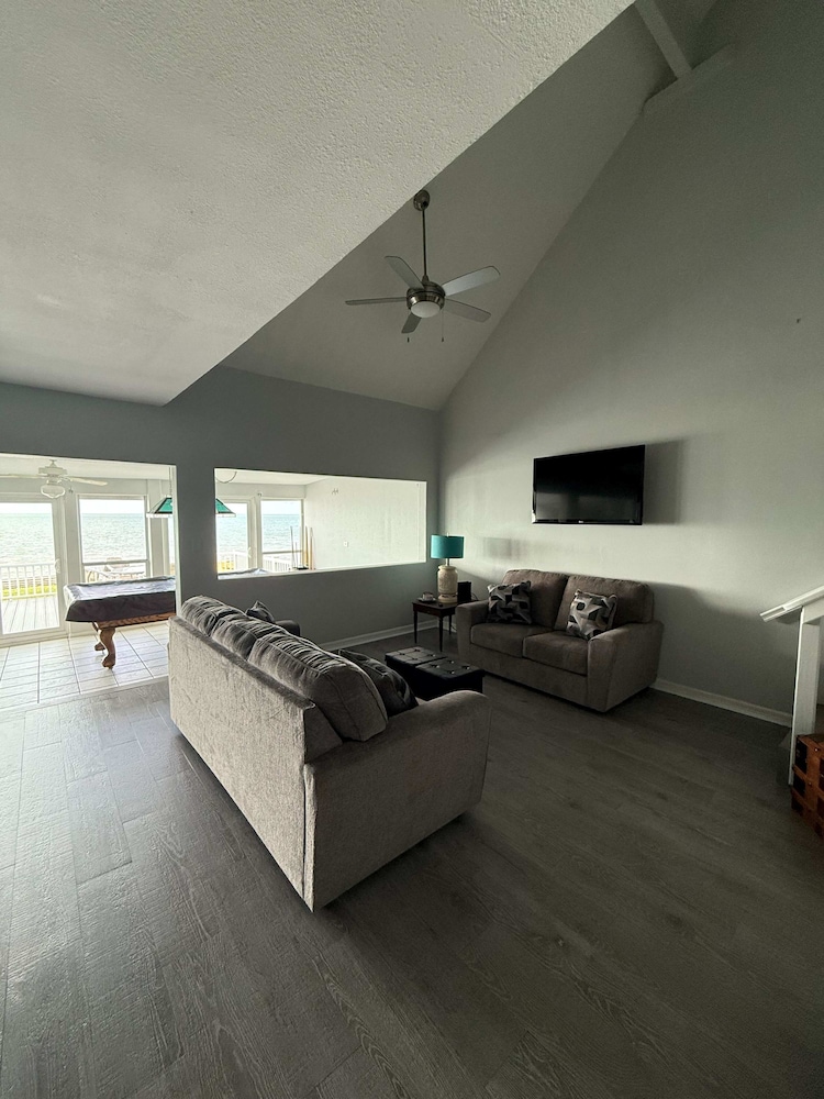 Bayside Paradise 4BR Home w Patio Games Room