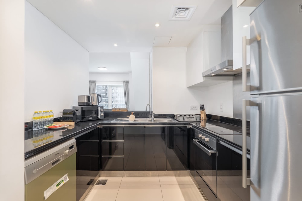 Marina Views and a 3 Bedroom Apartment in Dubai Marina