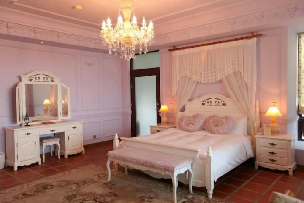 23.5 Blue B & B