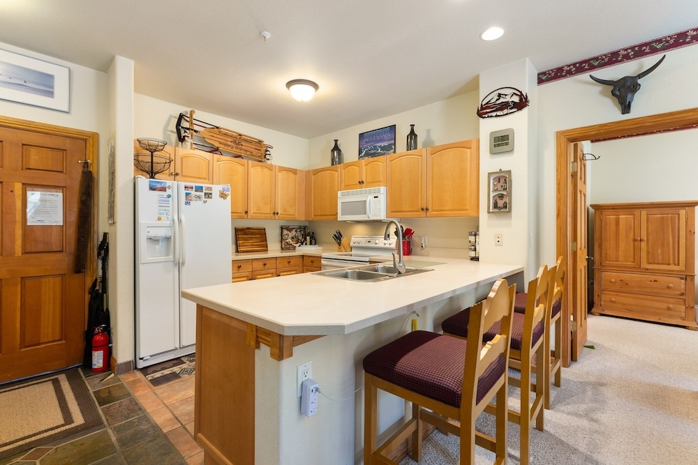5949 Hidden River Lodge 3 Bedroom Condo by RedAwning